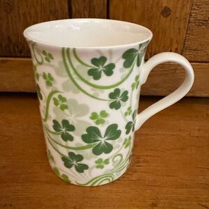 Stechcol shamrock mug, like new